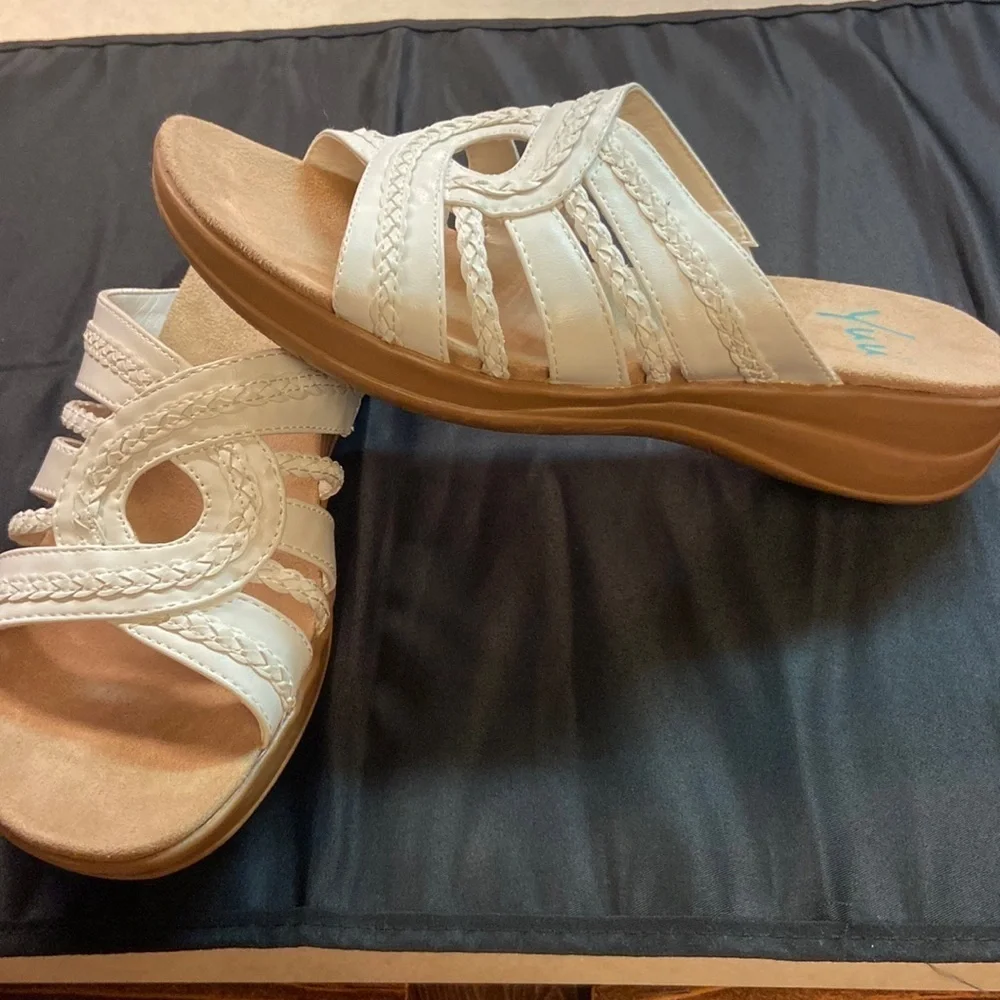 Yuu White Slide/Sandal “Jordan” NWOT